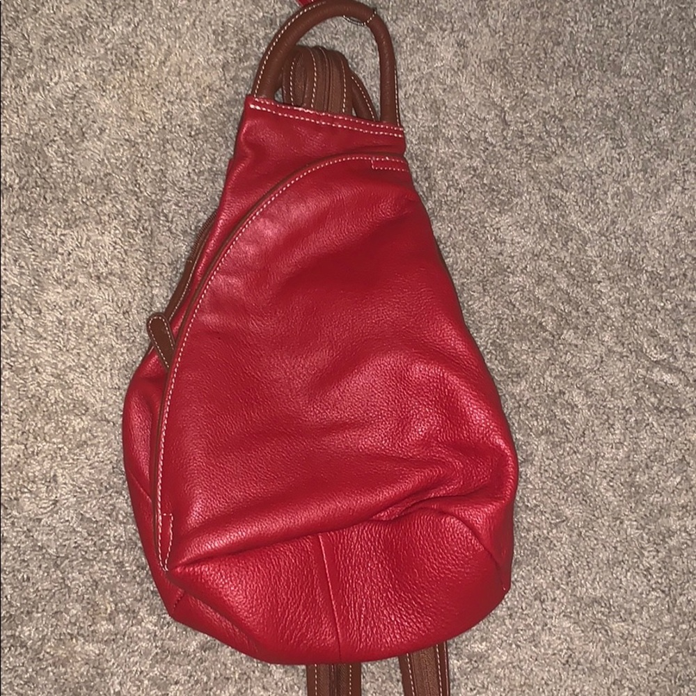 Clark’s red bag
